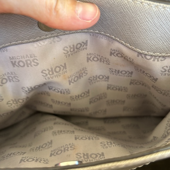 Michael Kors Purse- Needs TLC - Picture 10 of 16